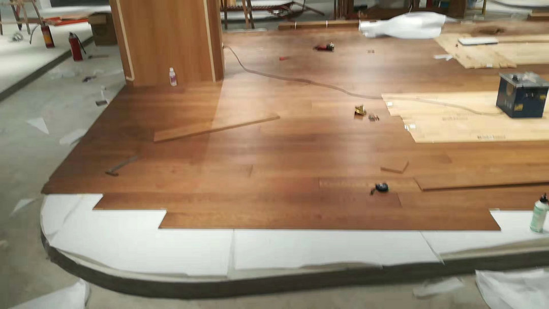 新三層實(shí)木地板有哪些優(yōu)勢(shì)？