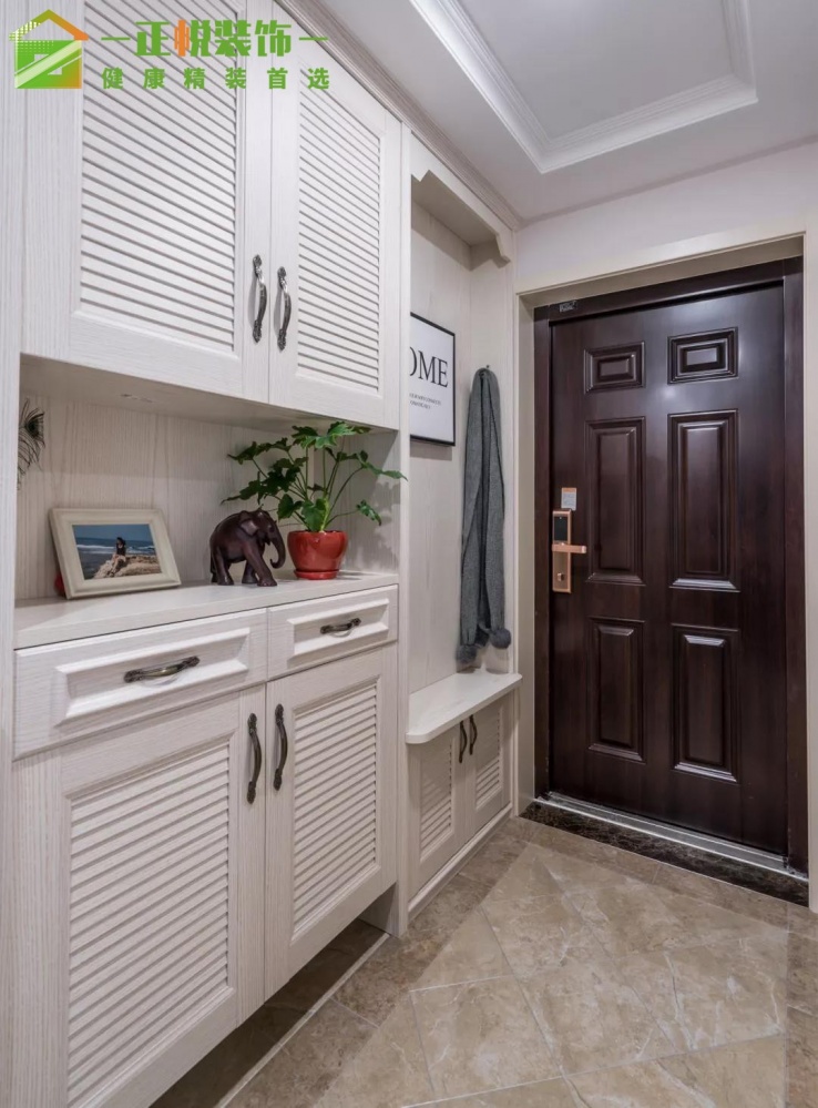 玄關(guān)玄關(guān)柜裝修效果圖衣帽間還不知道怎么設(shè)計嘛，看這美式經(jīng)典玄關(guān)設(shè)計圖片賞析