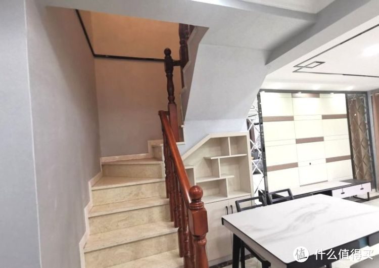 買不起別墅可以看看躍層，128㎡三室兩廳大躍層，堪稱空中別墅