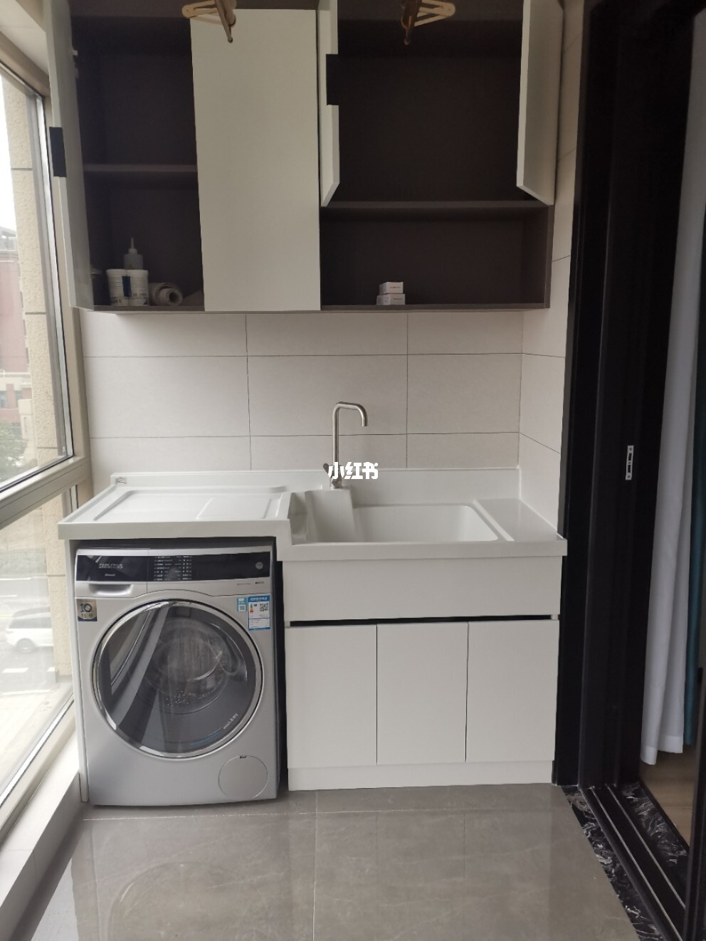 陽臺柜子裝修效果圖_陽臺洗手柜子裝修效果圖_陽臺空調機位柜子圖