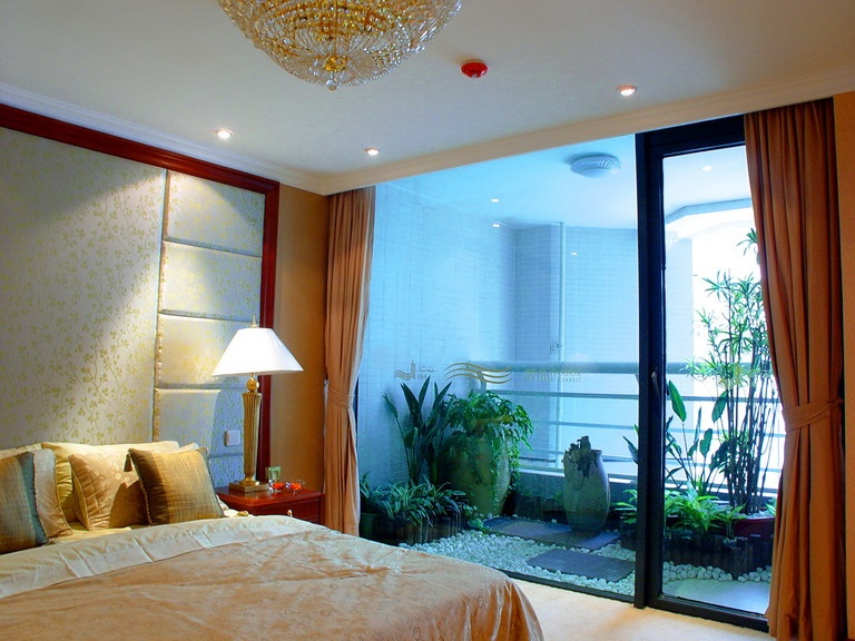 臥室陽臺(tái)隔斷裝修效果圖_陽臺(tái)裝修臥室效果圖_臥室陽臺(tái)裝修