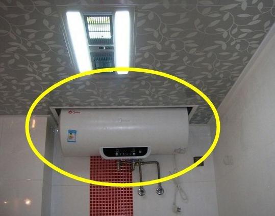 衛(wèi)生間裝吊頂，再裝電熱水器太壓抑了？學(xué)學(xué)這方法，美觀還省空間