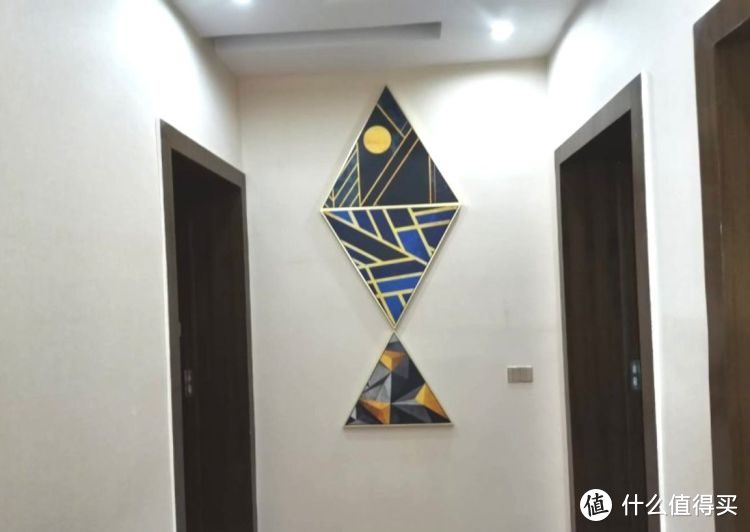 136㎡錯層大四房，優(yōu)雅的新中式裝修，衣柜里面裝廁所，誰見過？