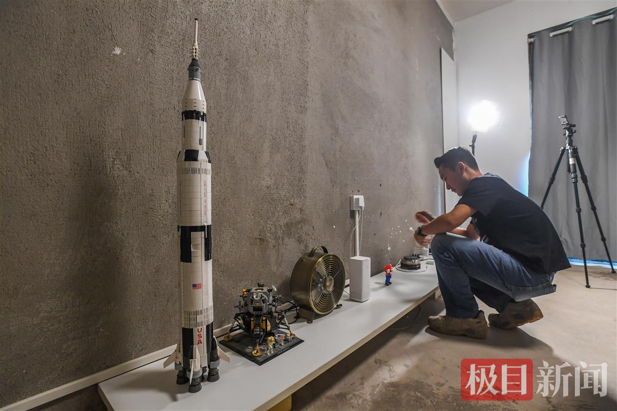 極目快評(píng)|武漢90后小伙入住毛坯房，笑對(duì)困難就一定能笑迎明天