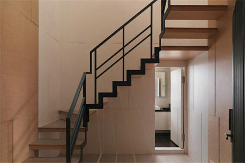 樓梯下怎么設計衛(wèi)生間？