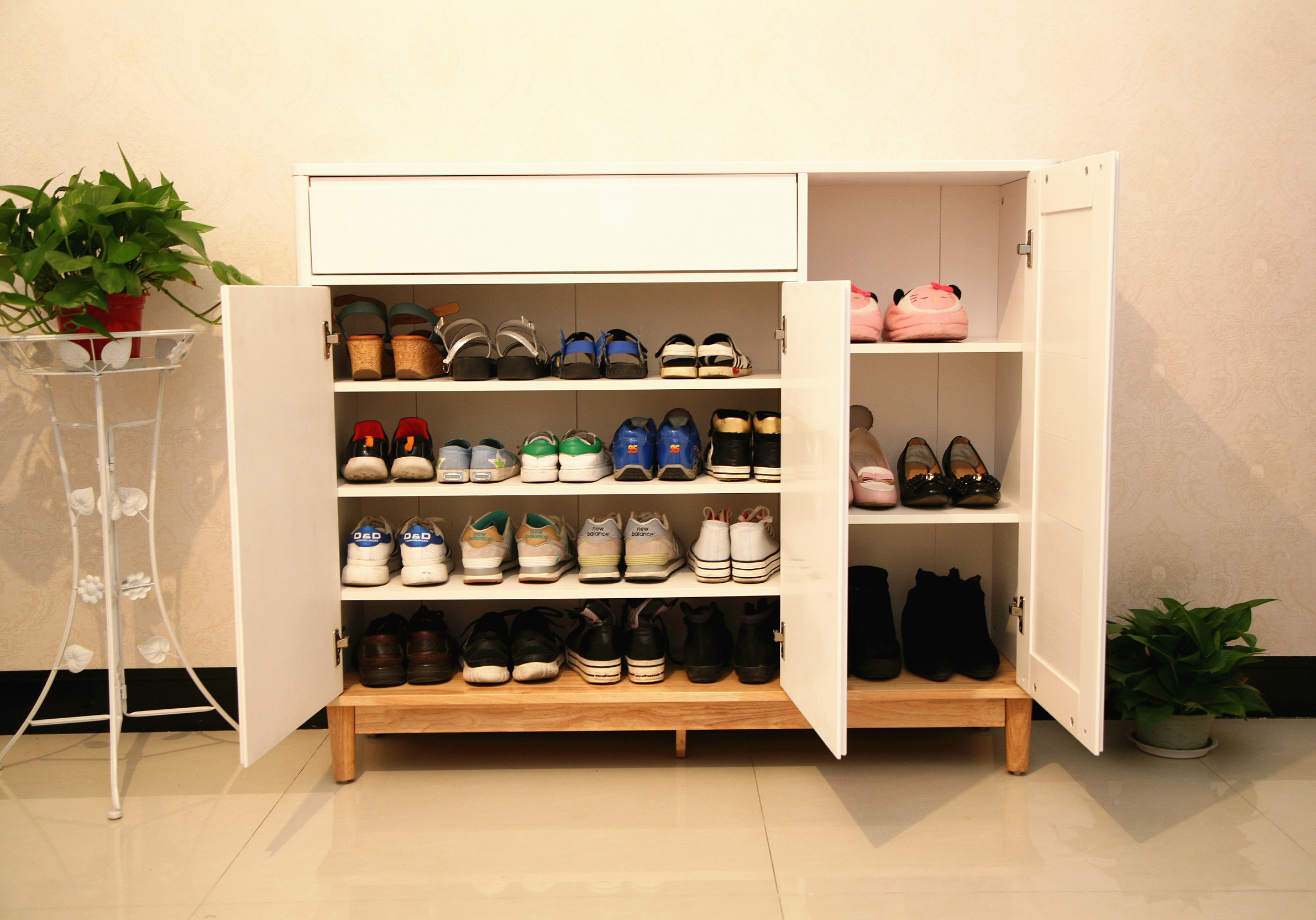 門廊鞋柜的總尺寸是多少？大廳鞋柜效果圖欣賞