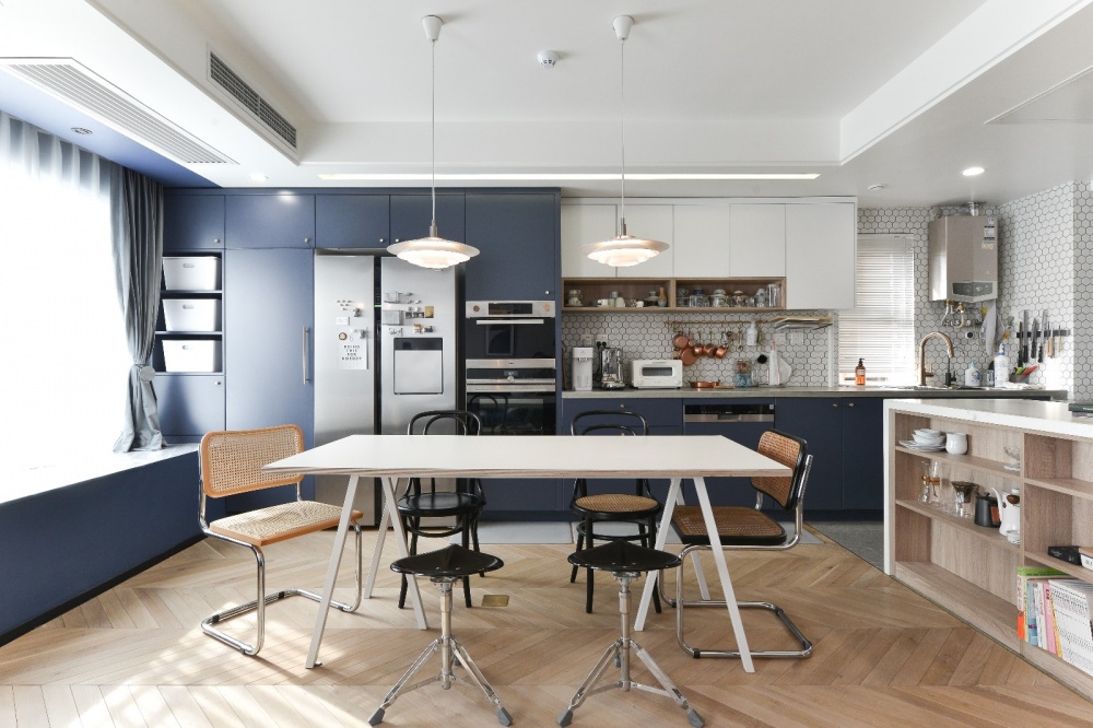 功能區(qū)木地板裝修效果圖把精裝房拆成毛坯，打造出會變形北歐極簡功能區(qū)設(shè)計(jì)圖片賞析