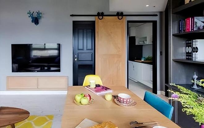 廚房裝什么門好，有錢人都是選這種，一問老師傅才知道好處多