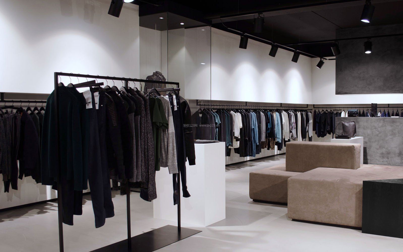 (服裝店裝修圖簡約現(xiàn)代)小型服裝店怎么裝修，時裝店裝修效果圖