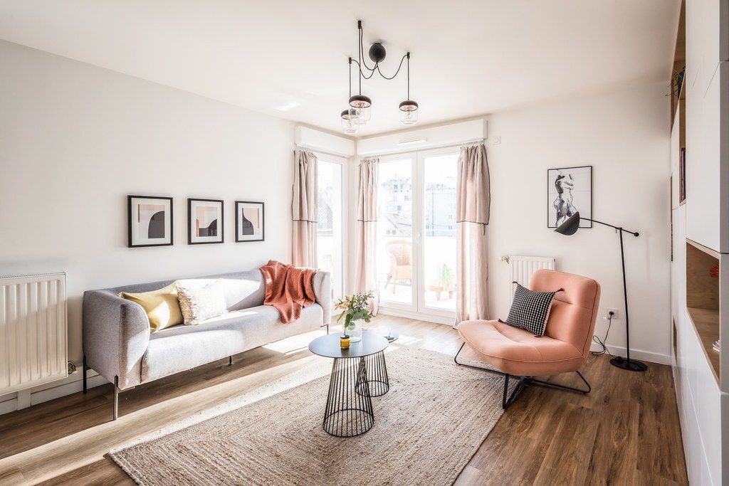 小戶型陽臺曬衣服浪費了，打L型榻榻米地臺，朋友來了只想躺在這