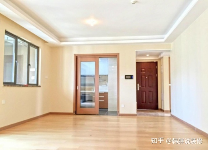 低配版精裝房，108㎡三室兩廳格局，這效果估計還得重新裝修一番