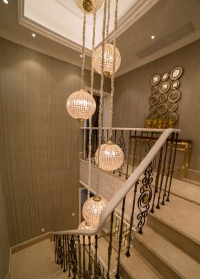 小戶型客廳樓梯 復(fù)古風格圖片